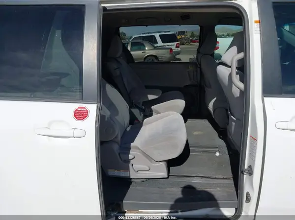 5TDKK3DC9GS697457 2016 TOYOTA SIENNA - Image 8