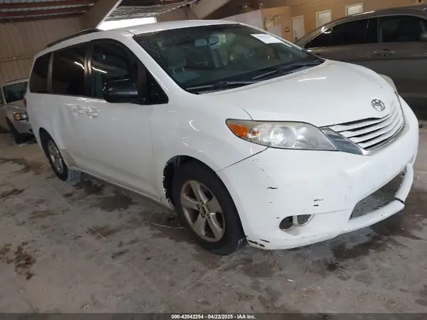 5TDKK3DC9GS699659 2016 TOYOTA SIENNA - Image 1