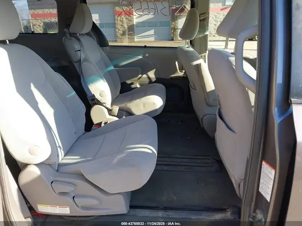 5TDKK3DC9GS700499 2016 TOYOTA SIENNA - Image 8