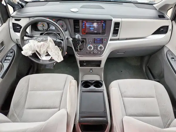 5TDKK3DC9GS700907 2016 TOYOTA SIENNA - Image 8