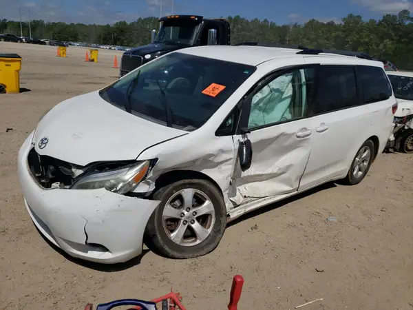 5TDKK3DC9GS708215 2016 TOYOTA SIENNA - Image 1