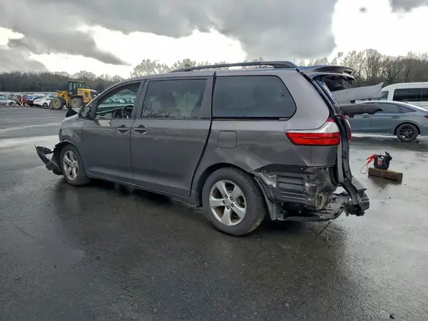 5TDKK3DC9GS710420 2016 TOYOTA SIENNA - Image 2