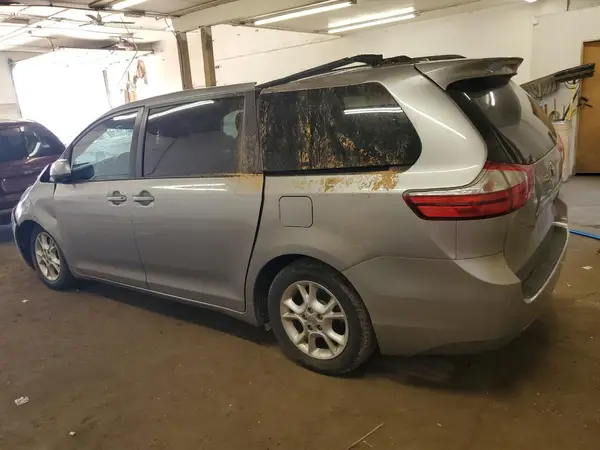 5TDKK3DC9GS713883 2016 TOYOTA SIENNA - Image 2