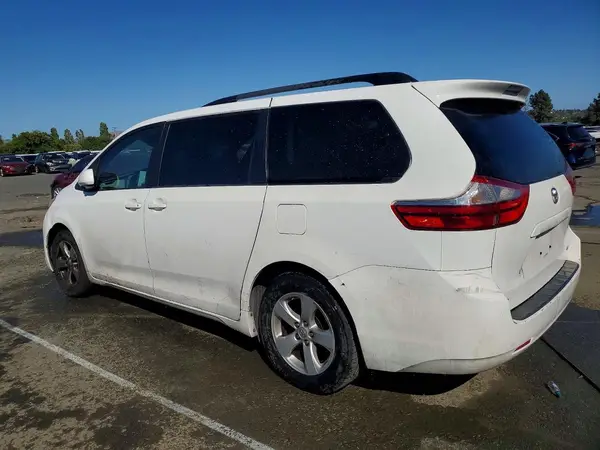 5TDKK3DC9GS714581 2016 TOYOTA SIENNA - Image 2