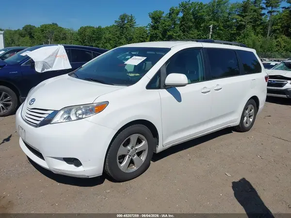 5TDKK3DC9GS722339 2016 TOYOTA SIENNA - Image 2