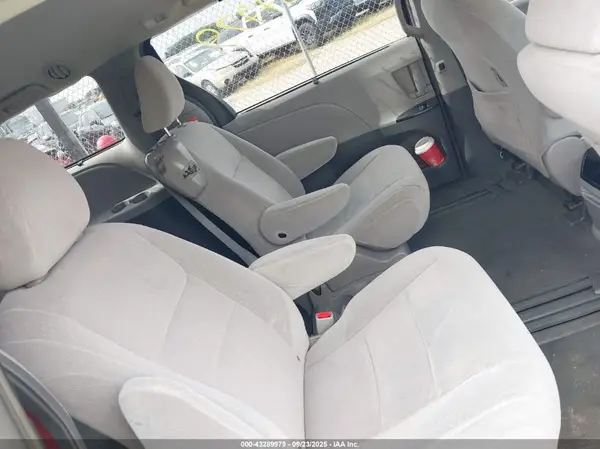 5TDKK3DC9GS728500 2016 TOYOTA SIENNA - Image 8