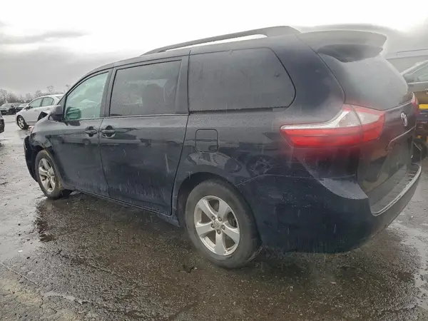 5TDKK3DC9GS733891 2016 TOYOTA SIENNA - Image 2