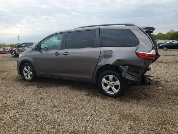 5TDKK3DC9GS734846 2016 TOYOTA SIENNA - Image 2