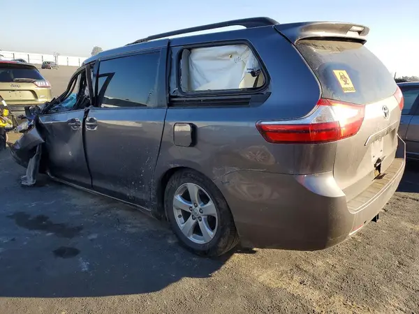 5TDKK3DC9GS742154 2016 TOYOTA SIENNA - Image 2