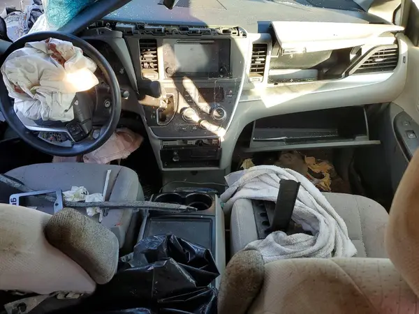 5TDKK3DC9GS742154 2016 TOYOTA SIENNA - Image 8