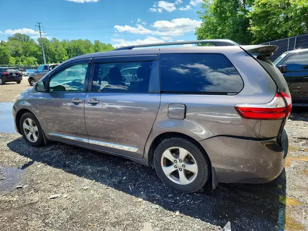 5TDKK3DC9GS746141 2016 TOYOTA SIENNA - Image 2