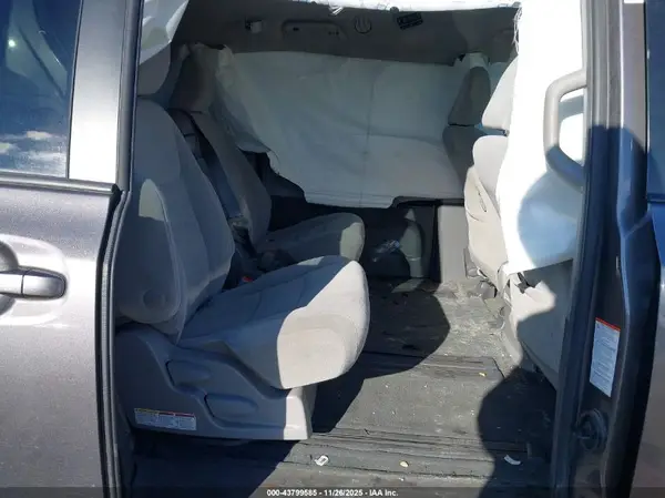 5TDKK3DC9GS749010 2016 TOYOTA SIENNA - Image 8