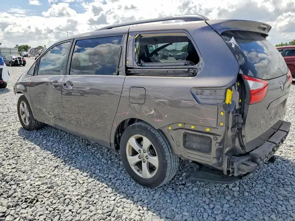 5TDKK3DC9GS752473 2016 TOYOTA SIENNA - Image 2