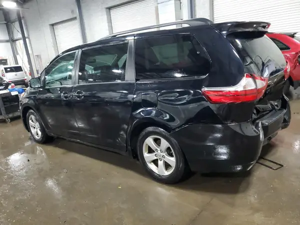 5TDKK3DC9GS759584 2016 TOYOTA SIENNA - Image 2
