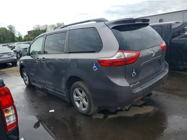 5TDKK3DC9GS760959 2016 TOYOTA SIENNA - Image 2