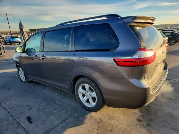 5TDKK3DC9GS764512 2016 TOYOTA SIENNA - Image 2