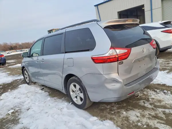 5TDKK3DCXGS694177 2016 TOYOTA SIENNA - Image 2
