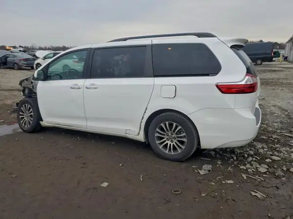 5TDKK3DCXGS694695 2016 TOYOTA SIENNA - Image 2