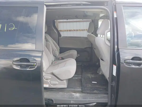 5TDKK3DCXGS695619 2016 TOYOTA SIENNA - Image 8