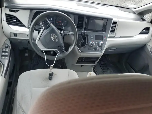 5TDKK3DCXGS701628 2016 TOYOTA SIENNA - Image 8