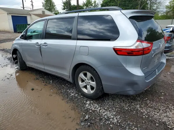 5TDKK3DCXGS704707 2016 TOYOTA SIENNA - Image 2