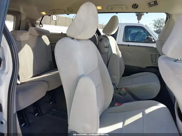 5TDKK3DCXGS708644 2016 TOYOTA SIENNA - Image 8