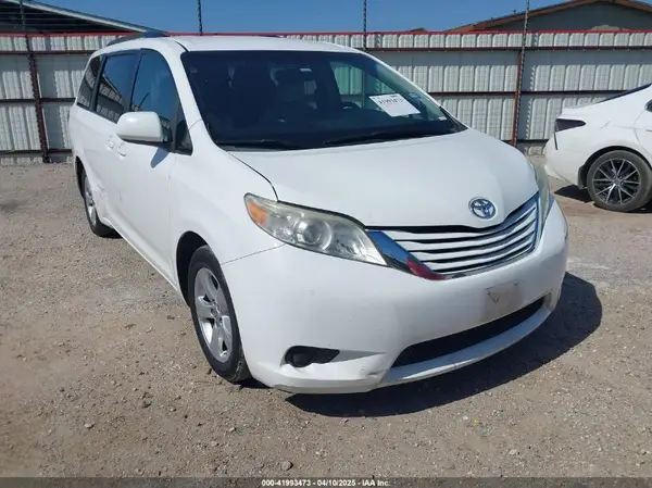 5TDKK3DCXGS709132 2016 TOYOTA SIENNA - Image 1