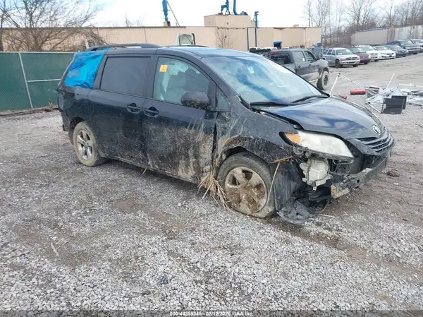 5TDKK3DCXGS711818 2016 TOYOTA SIENNA - Image 1
