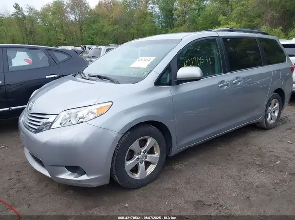 5TDKK3DCXGS720356 2016 TOYOTA SIENNA - Image 2