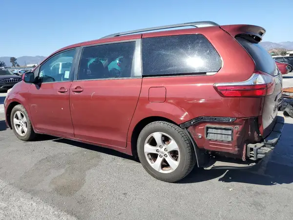 5TDKK3DCXGS721684 2016 TOYOTA SIENNA - Image 2