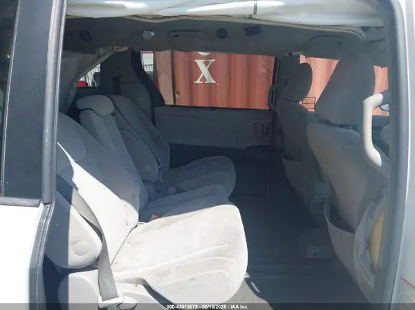 5TDKK3DCXGS722513 2016 TOYOTA SIENNA - Image 8