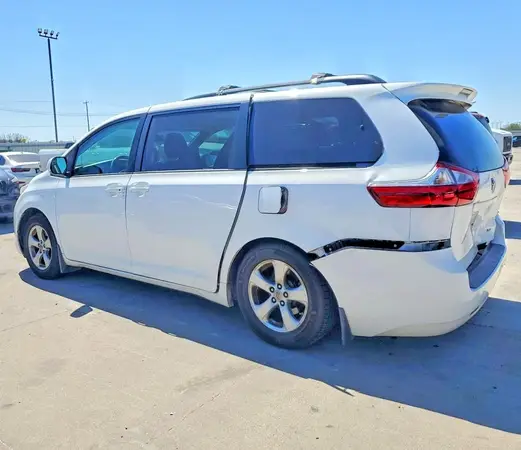 5TDKK3DCXGS725802 2016 TOYOTA SIENNA - Image 2