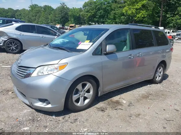 5TDKK3DCXGS726819 2016 TOYOTA SIENNA - Image 2