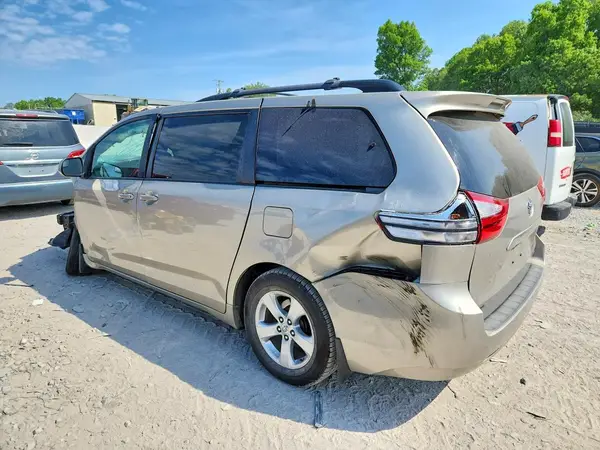 5TDKK3DCXGS731311 2016 TOYOTA SIENNA - Image 2