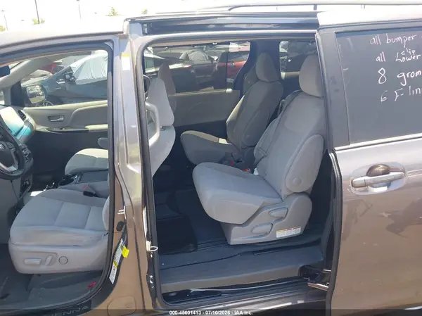 5TDKK3DCXGS732054 2016 TOYOTA SIENNA - Image 8