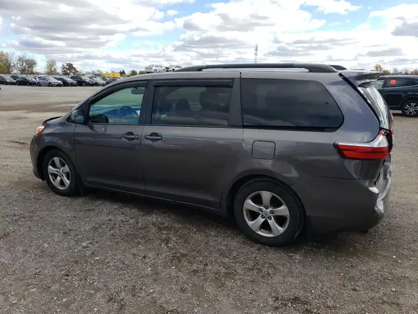 5TDKK3DCXGS733950 2016 TOYOTA SIENNA - Image 2