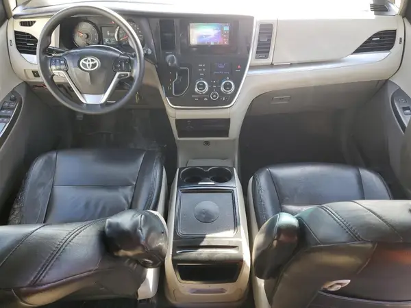 5TDKK3DCXGS741840 2016 TOYOTA SIENNA - Image 8