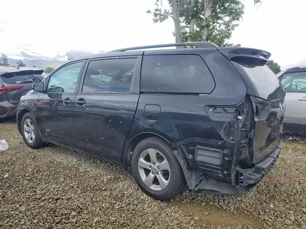 5TDKK3DCXGS746357 2016 TOYOTA SIENNA - Image 2