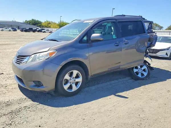 5TDKK3DCXGS746603 2016 TOYOTA SIENNA - Image 1