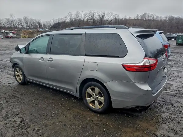 5TDKK3DCXGS747170 2016 TOYOTA SIENNA - Image 2