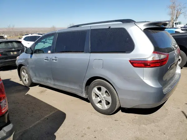 5TDKK3DCXGS753986 2016 TOYOTA SIENNA - Image 2