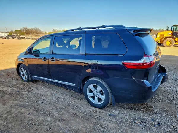 5TDKK3DCXGS756340 2016 TOYOTA SIENNA - Image 2
