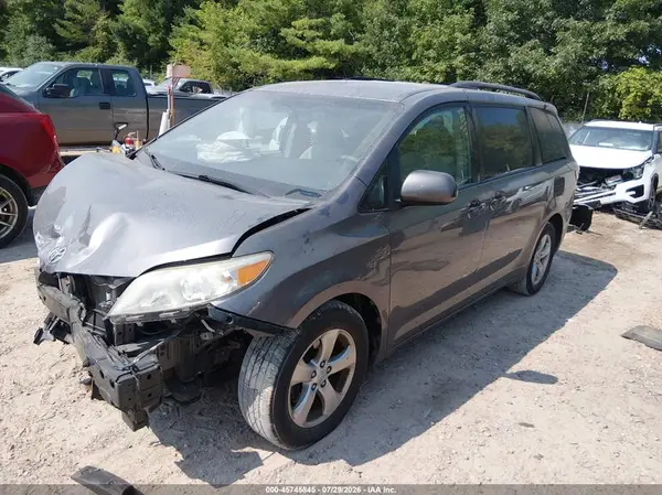 5TDKK3DCXGS756970 2016 TOYOTA SIENNA - Image 2