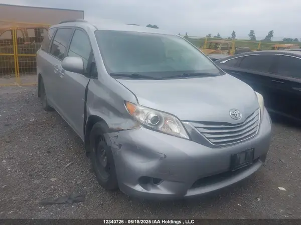 5TDKK3DCXGS761053 2016 TOYOTA SIENNA - Image 1