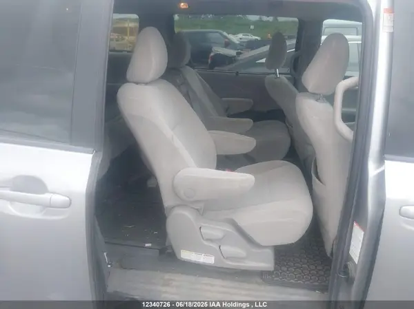 5TDKK3DCXGS761053 2016 TOYOTA SIENNA - Image 8