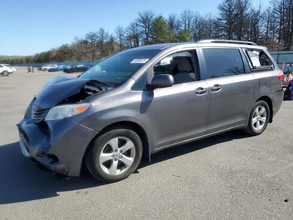 5TDKK3DCXGS764602 2016 TOYOTA SIENNA - Image 1