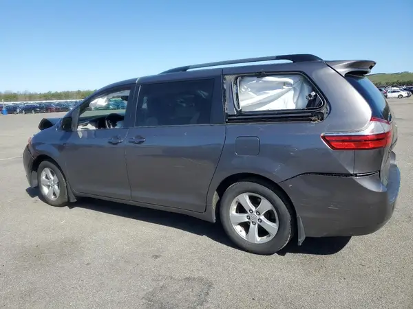 5TDKK3DCXGS764602 2016 TOYOTA SIENNA - Image 2