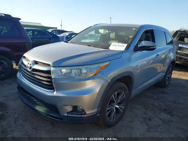 5TDKKRFH0GS121476 2016 TOYOTA HIGHLANDER - Image 2