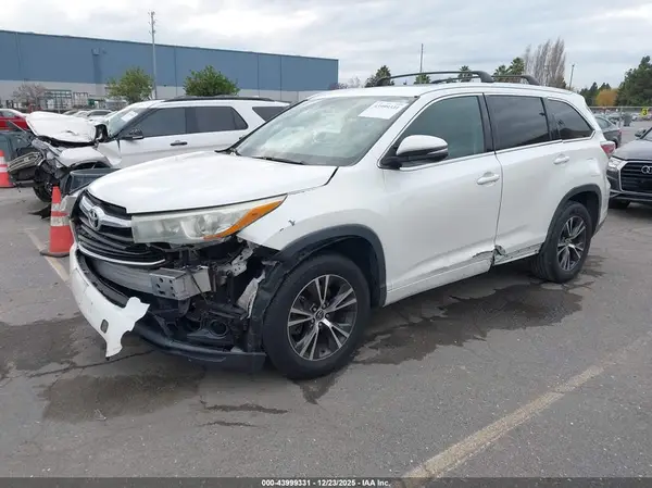 5TDKKRFH0GS129867 2016 TOYOTA HIGHLANDER - Image 2