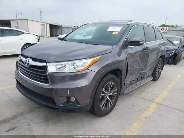 5TDKKRFH0GS133496 2016 TOYOTA HIGHLANDER - Image 2